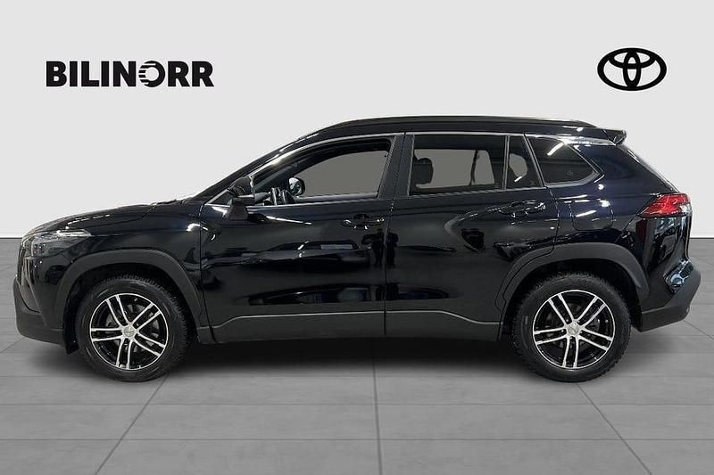 Begagnad Toyota Corolla Cross 200 HK (147 kW) 2022 Svart SUV
