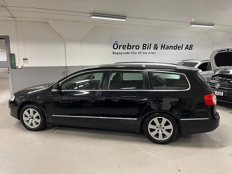 Svart Begagnad 2009 VW Passat Kombi | 32 899 kr (Lite dyr) - Bild 1/4