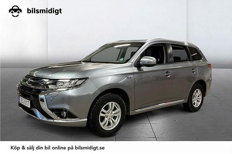 Grå Begagnad 2018 Mitsubishi Outlander SUV | 178 900 kr (Marknadspris) - Bild 1/3