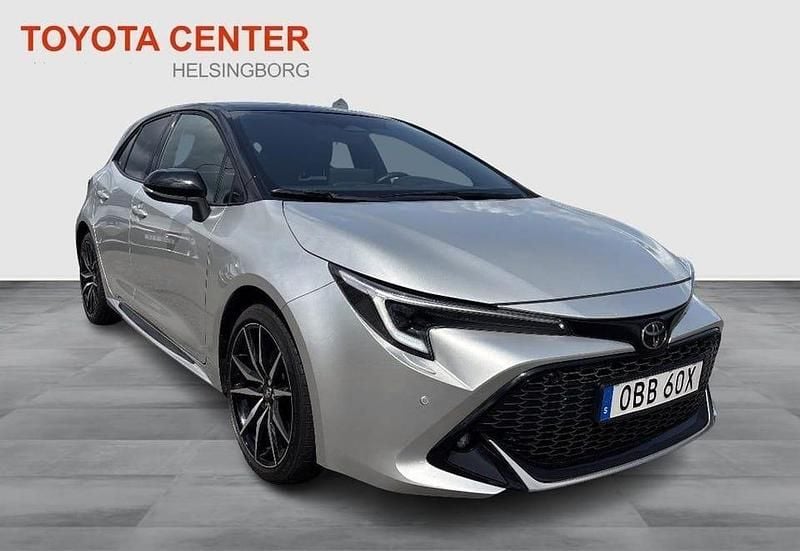 Begagnad Toyota Corolla Hybrid Sport 199 HK (146 kW) 2023 Silver Halvkombi