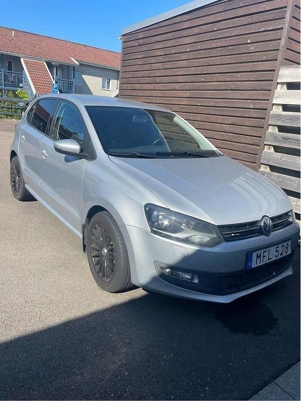 Silver Begagnad 2012 VW Polo Halvkombi | 59 900 kr (Marknadspris) - Bild 1/4