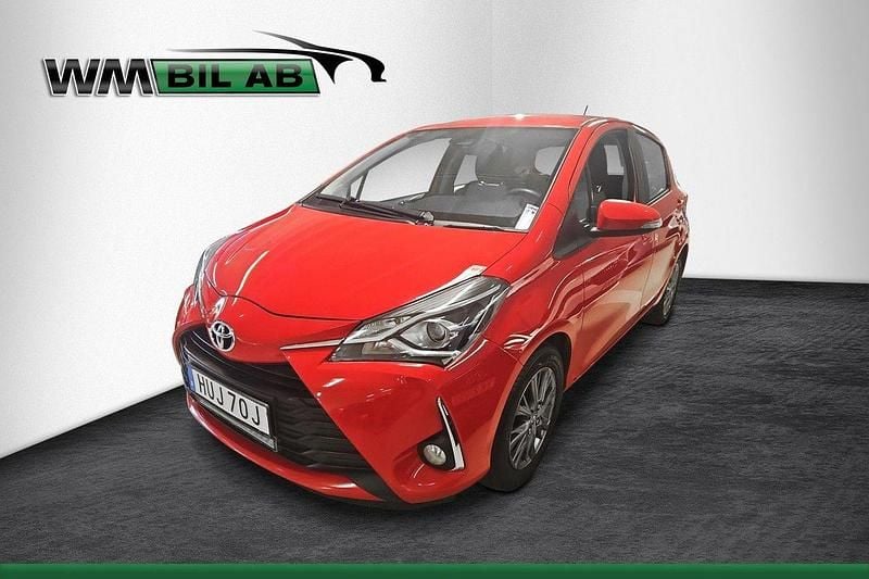 Röd Begagnad 2019 Toyota Yaris Active Halvkombi | 139 000 kr (Marknadspris) - Bild 1/4