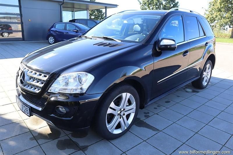 Begagnad Mercedes ML350 232 HK (170 kW) 2010 Svart samma som bilen SUV
