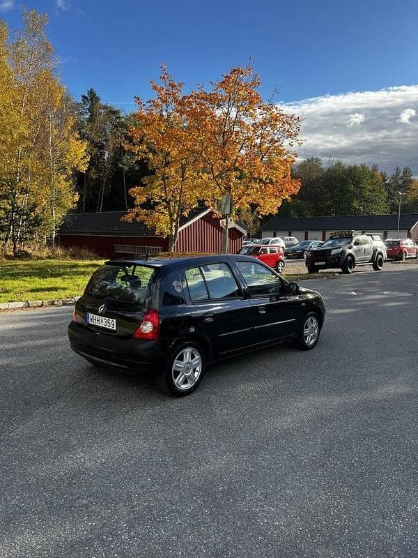 Svart Begagnad 2005 Renault Clio R.S. Halvkombi | 14 500 kr (Marknadspris) - Bild 1/4