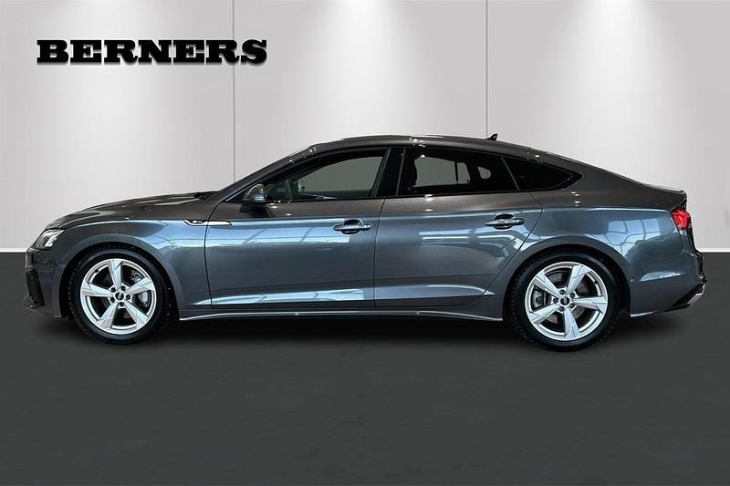 Begagnad Audi A5 Sportback S-Line 268 HK (197 kW) 2023 Grå Halvkombi