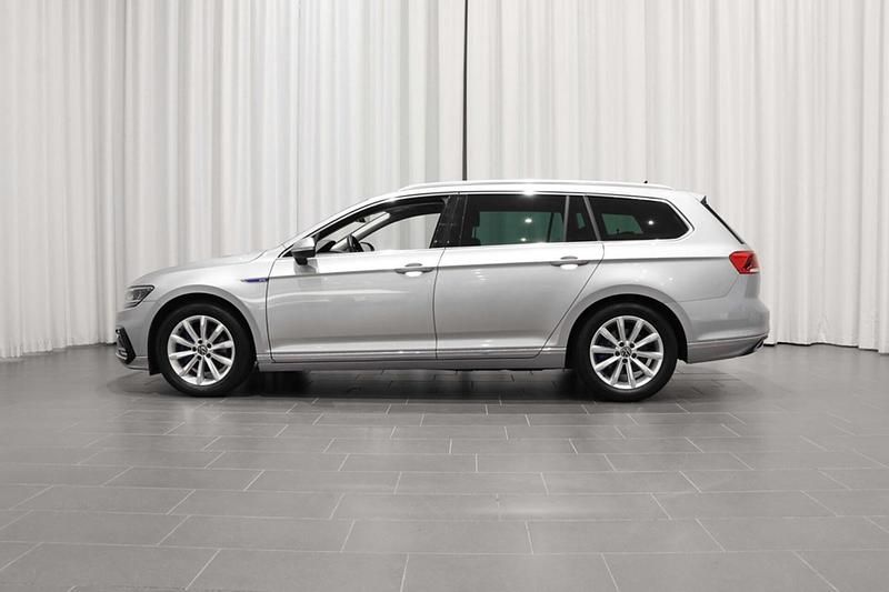 Begagnad VW Passat GTE 218 HK (160 kW) 2022 Silver Kombi