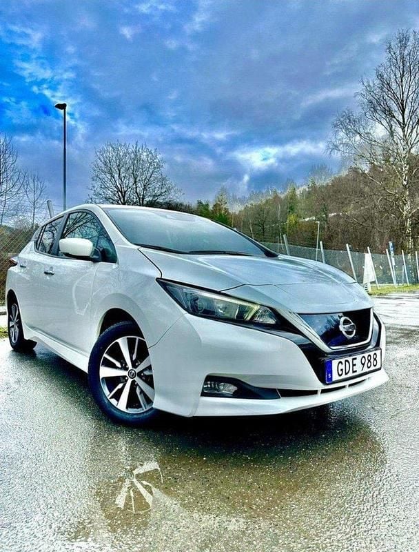 Begagnad 2019 Nissan Leaf Halvkombi | 124 900 kr - Bild 1/4