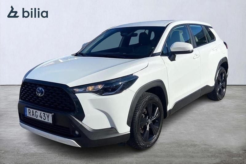 Vit Begagnad 2022 Toyota Corolla Cross Active SUV | 349 900 kr (Marknadspris) - Bild 1/4