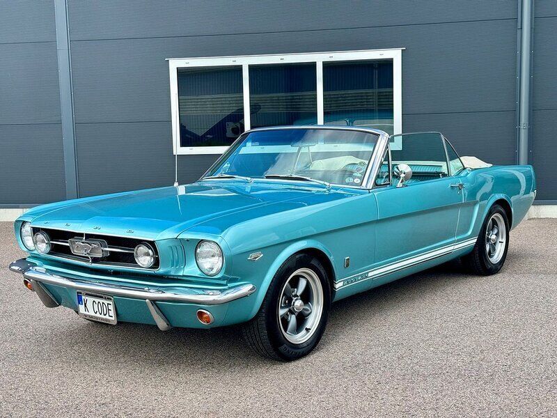 Ljusblå Begagnad 1965 Ford Mustang GT Cab | 699 000 kr - Bild 1/4