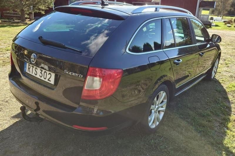 Begagnad Skoda Superb Ambition 140 HK (102 kW) 2013 Kombi