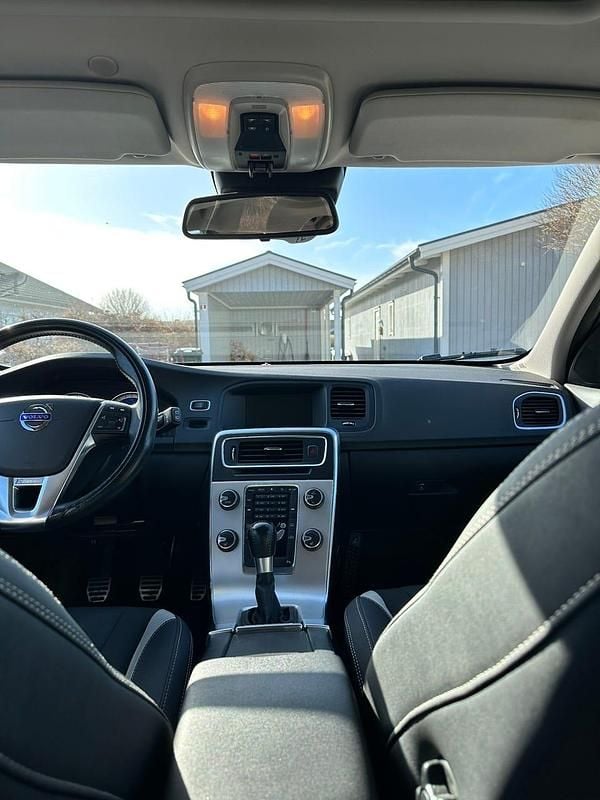 Begagnad Volvo V60 180 HK (132 kW) 2012 Svart metallic Kombi