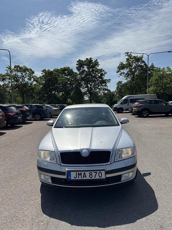 Silver Begagnad 2008 Skoda Octavia Halvkombi | 21 500 kr (Marknadspris) - Bild 1/4
