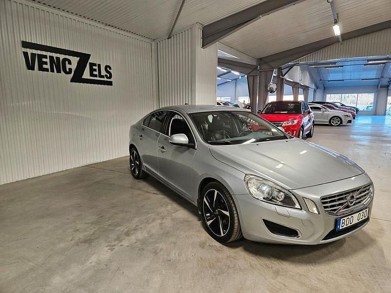 Begagnad Volvo S60 Summum 164 HK (120 kW) 2011 Silver (silver metallic) Sedan