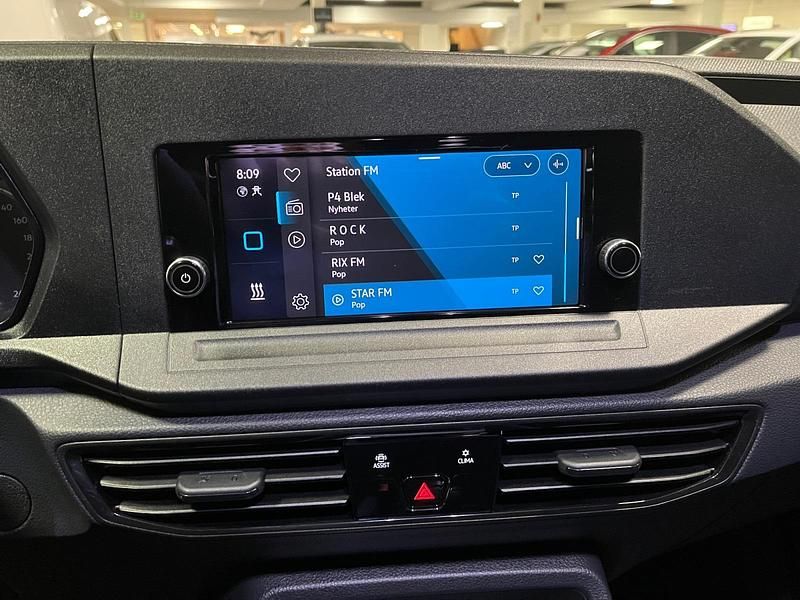 Begagnad VW Caddy 75 HK (55 kW) 2023 Vit Minibuss