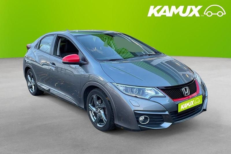 Mörkgrå (grå) Begagnad 2015 Honda Civic Sport Halvkombi | 149 900 kr (Marknadspris) - Bild 1/3