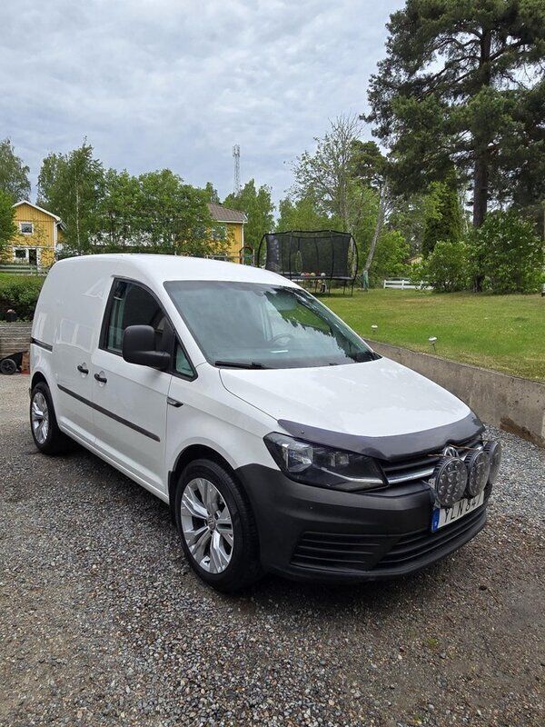 Vit Begagnad 2017 VW Caddy Minibuss | 79 000 kr (Bra pris) - Bild 1/4