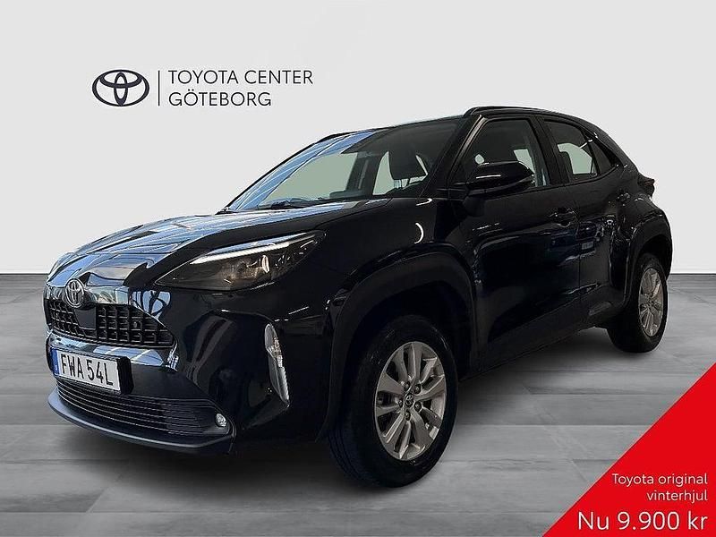 Svart Begagnad 2024 Toyota Yaris Cross Active SUV | 259 900 kr (Marknadspris) - Bild 1/3