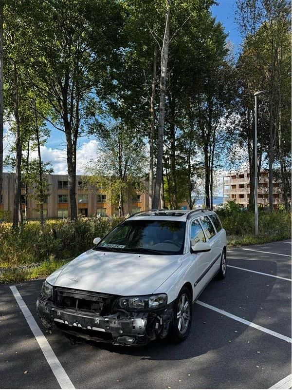 Vit Begagnad 2003 Volvo V70 Business Edition Kombi | 14 999 kr (Superpris) - Bild 1/4
