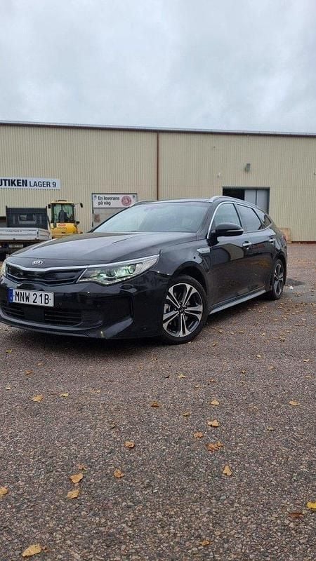 Svart Begagnad 2018 Kia Optima Hybrid Sport Sedan | 167 000 kr (Lite dyr) - Bild 1/4