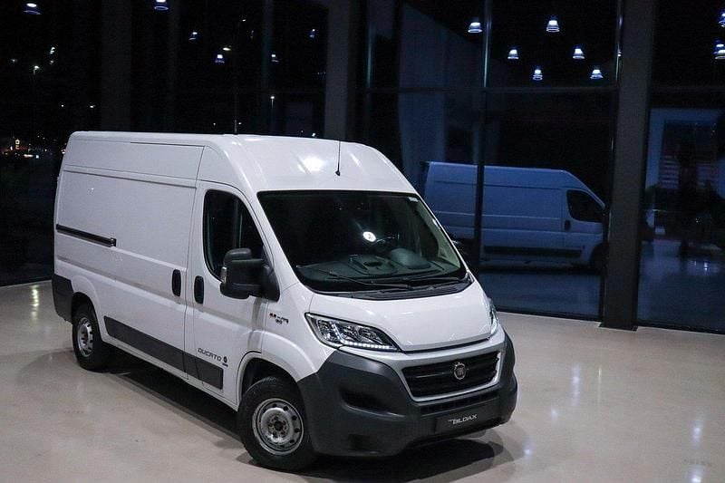 Vit (white ) Begagnad 2017 Fiat Ducato Van | 179 000 kr (Superpris) - Bild 1/4