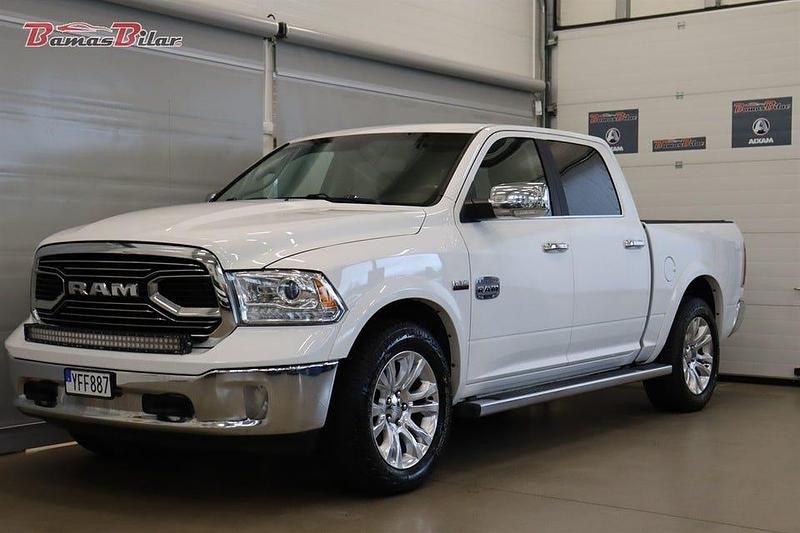 Vit Begagnad 2018 RAM 1500 Pickup | 359 900 kr (Bra pris) - Bild 1/4