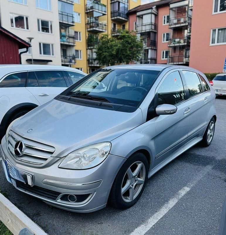 Svart Begagnad 2007 Mercedes B200 Minibuss | 25 000 kr - Bild 1/4