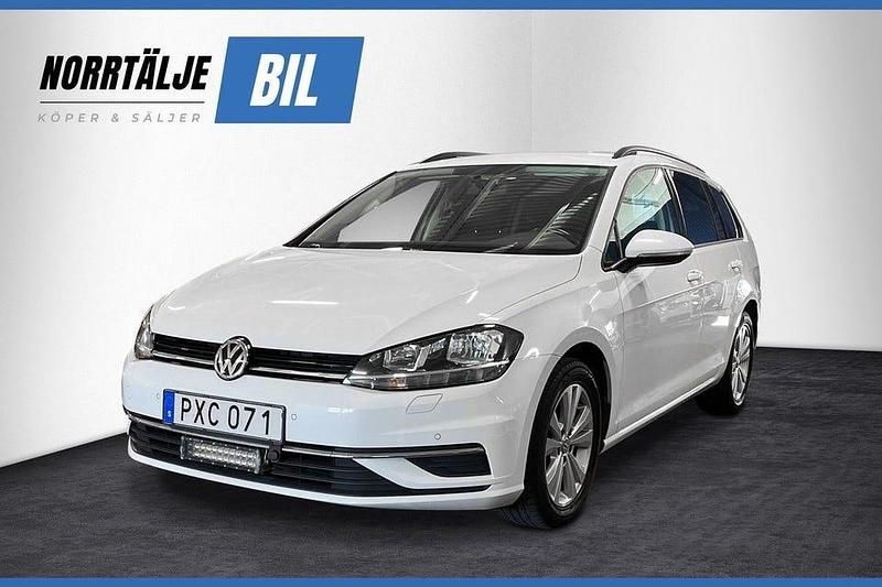 Vit Begagnad 2018 VW Golf VII Kombi | 169 900 kr (Marknadspris) - Bild 1/3