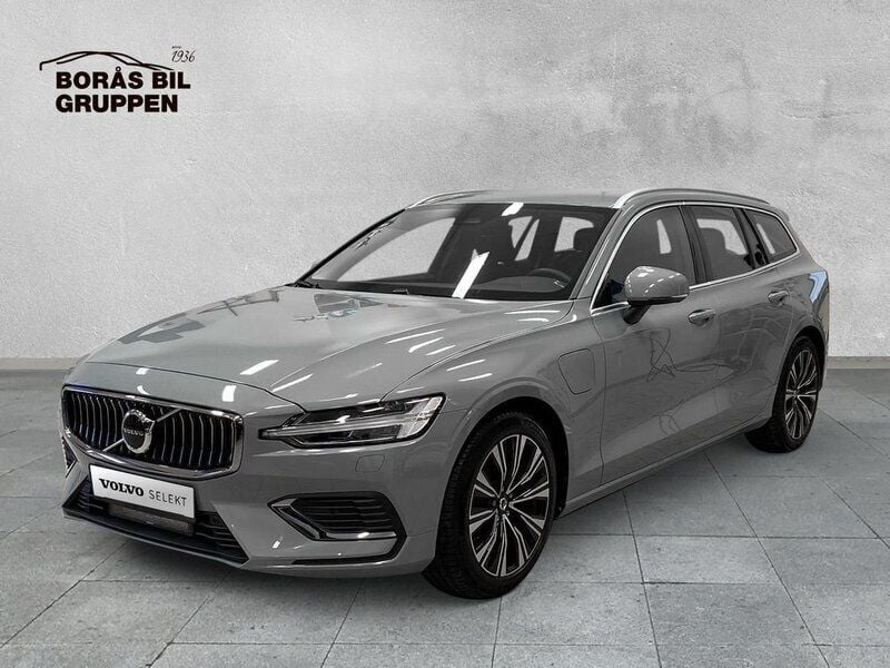 Grå Begagnad 2024 Volvo V60 Core Kombi | 449 000 kr (Marknadspris) - Bild 1/4