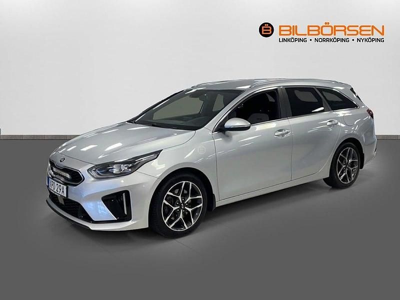 Grå Begagnad 2019 Kia Ceed Sportswagon GT-Line Kombi | 199 900 kr (Marknadspris) - Bild 1/4