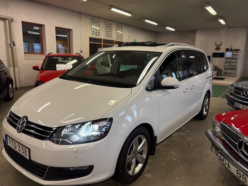 Begagnad VW Sharan 140 HK (102 kW) 2015 Vit Minibuss