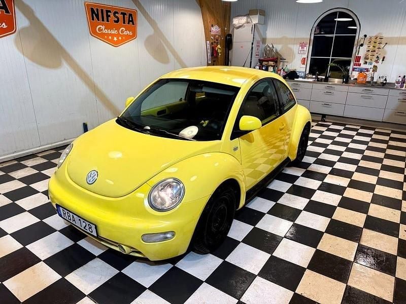 Gul Begagnad 1999 VW Beetle Highline Halvkombi | 26 500 kr (Bra pris) - Bild 1/4