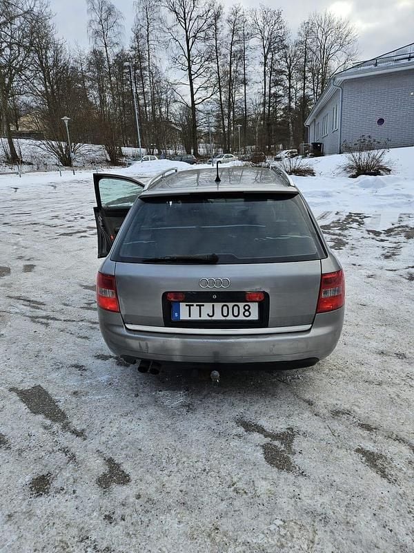 Begagnad Audi A6 150 HK (110 kW) 2003 Kombi