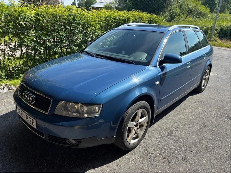 Blå Begagnad 2003 Audi A4 Comfort Kombi | 13 000 kr (Marknadspris) - Bild 1/4