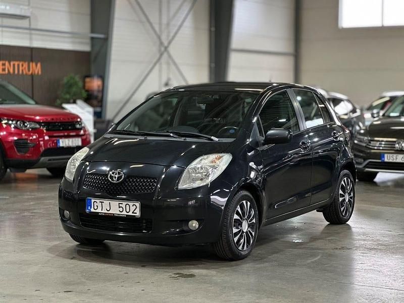 Svart Begagnad 2008 Toyota Yaris Halvkombi | 39 900 kr (Marknadspris) - Bild 1/4