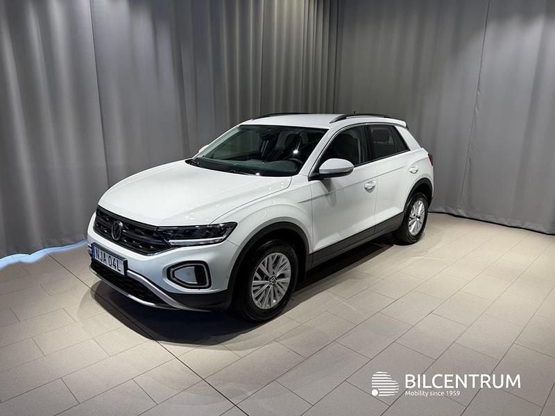 Vit Begagnad 2023 VW T-Roc Life SUV | 234 900 kr (Marknadspris) - Bild 1/4