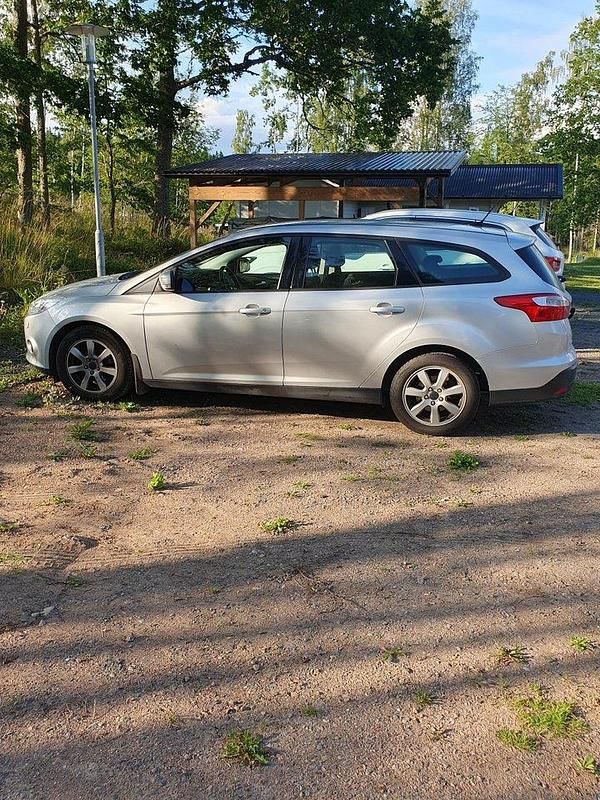 Silver Begagnad 2014 Ford Focus Trend Kombi | 74 000 kr (Marknadspris) - Bild 1/1