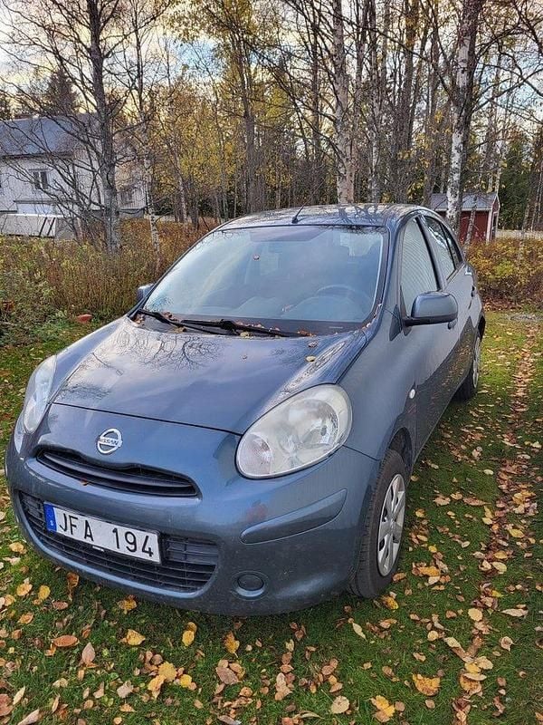 Grå Begagnad 2012 Nissan Micra Halvkombi | 35 000 kr (Marknadspris) - Bild 1/4