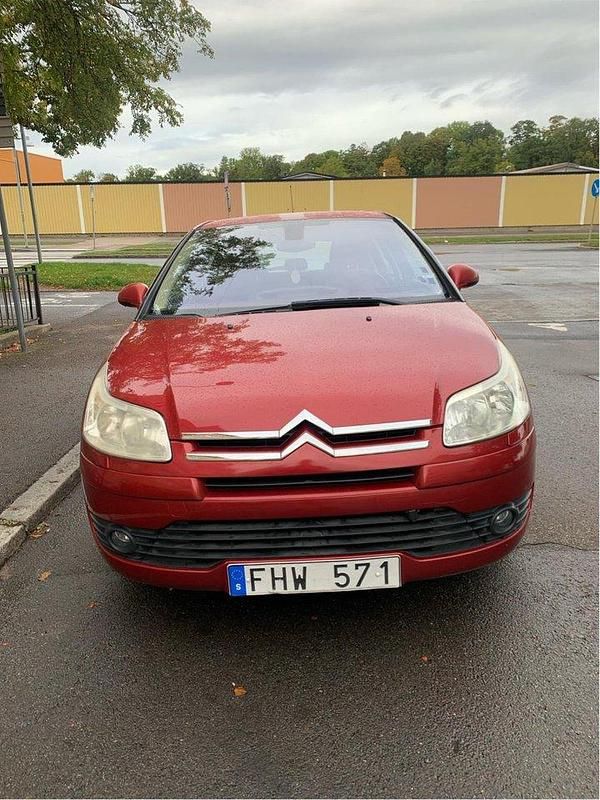Röd Begagnad 2007 Citroën C4 Halvkombi | 17 000 kr (Bra pris) - Bild 1/4