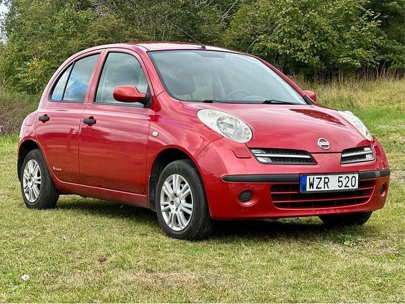 Röd Begagnad 2005 Nissan Micra Halvkombi | 19 000 kr (Marknadspris) - Bild 1/4