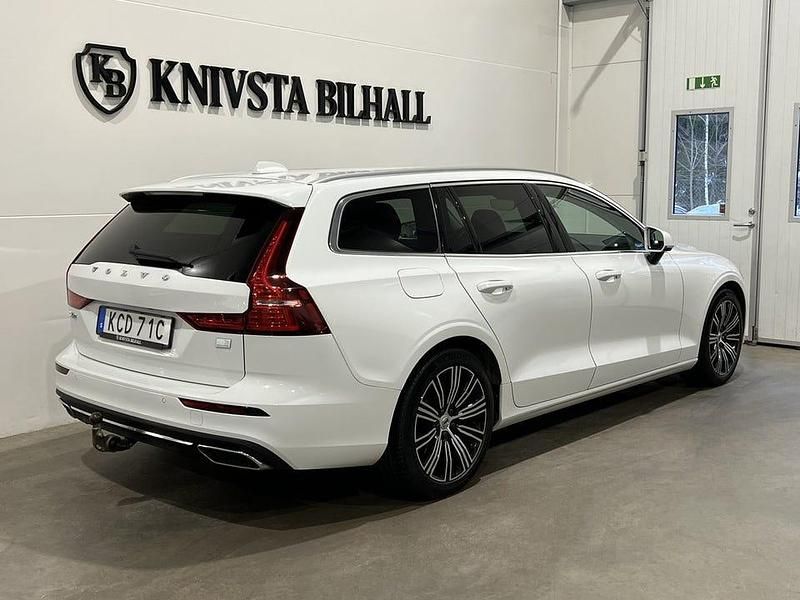Begagnad Volvo V60 Inscription 340 HK (250 kW) 2022 Vit Kombi