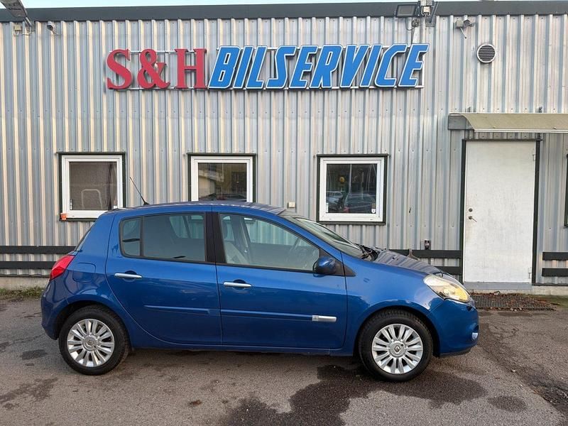 Begagnad Renault Clio R.S. 75 HK (55 kW) 2010 Blå Halvkombi