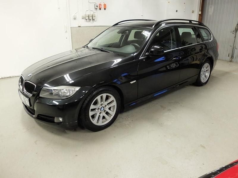 Begagnad BMW 320 Comfort Edition 170 HK (125 kW) 2009 Svart Kombi
