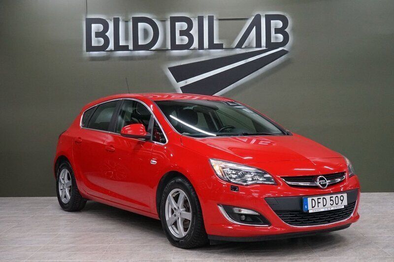 Röd Begagnad 2014 Opel Astra Sport Halvkombi | 79 900 kr (Marknadspris) - Bild 1/4