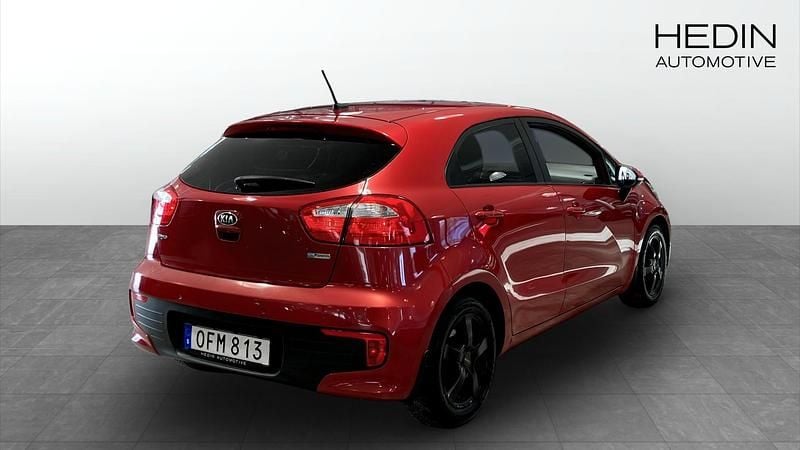 Begagnad Kia Rio 83 HK (61 kW) 2016 Röd Halvkombi