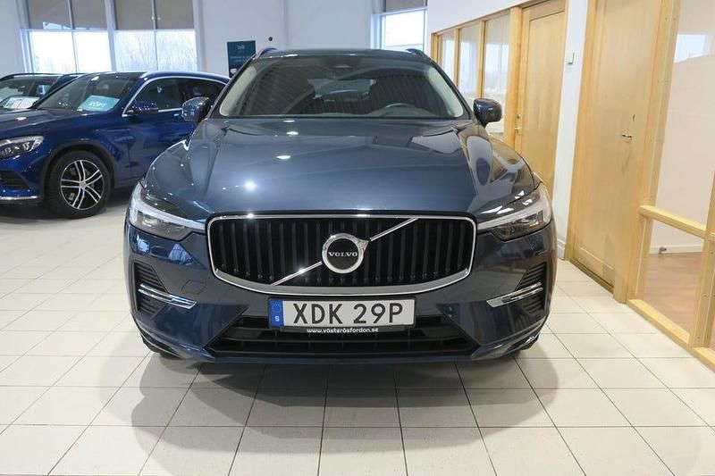 Begagnad Volvo XC60 Momentum 197 HK (144 kW) 2021 Mörkblå SUV