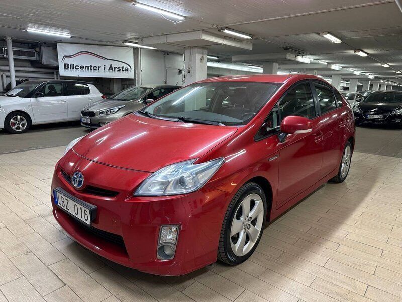 Röd Begagnad 2010 Toyota Prius Halvkombi | 104 000 kr (Lite dyr) - Bild 1/4