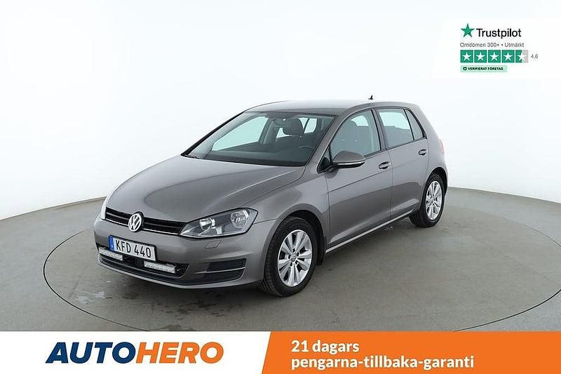 Grå Begagnad 2015 VW Golf VII Halvkombi | 99 000 kr (Marknadspris) - Bild 1/4