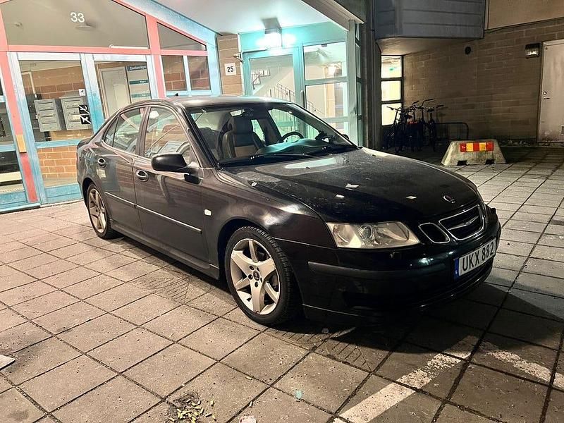 Begagnad 2004 Saab 9-3 Sedan | 25 000 kr - Bild 1/4