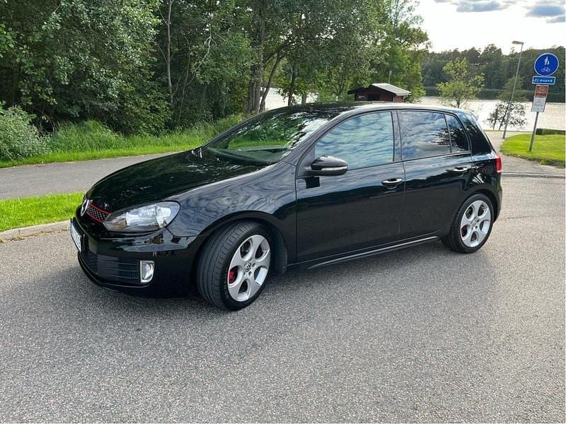 Svart Begagnad 2011 VW Golf VI GTI Halvkombi | 119 000 kr (Lite dyr) - Bild 1/4
