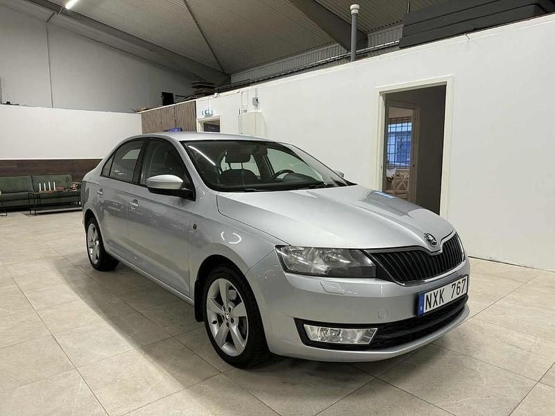 Silver Begagnad 2013 Skoda Rapid Sedan | 84 500 kr (Marknadspris) - Bild 1/4